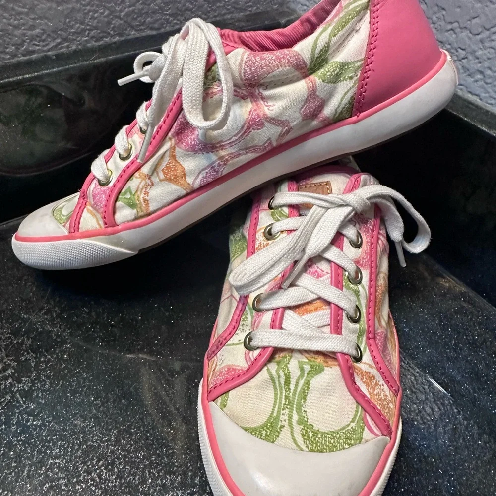 Coach Barrett Low Top Poppy Signature C Pattern in Pink size 9